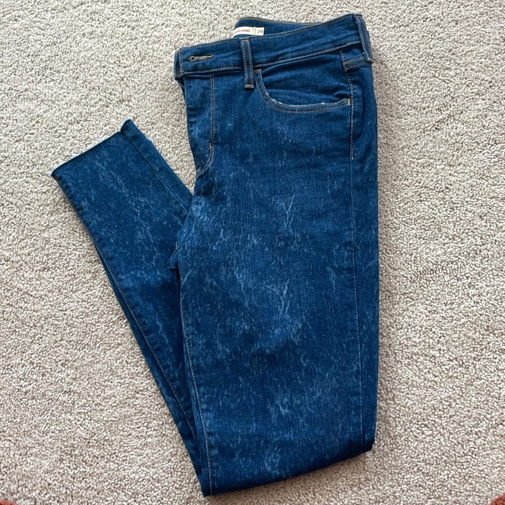 Levi's Women's 720 High Rise Super Skinny Jeans. Women Size 29.